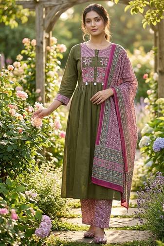 Beautiful green kurta set with printed pant dupatta