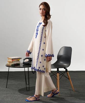 Cream chanderi silk sequin embroidered round neck pakistani kurta set 2
