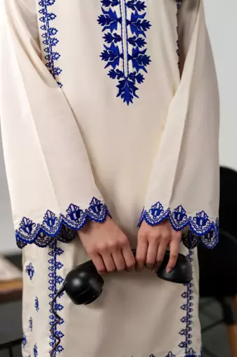 Cream chanderi silk sequin embroidered round neck pakistani kurta set