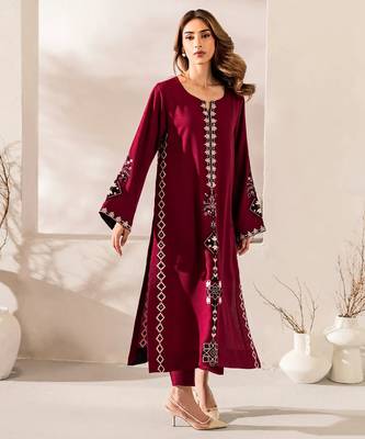 Red chanderi silk sequin embroidered round neck pakistani kurta set 3