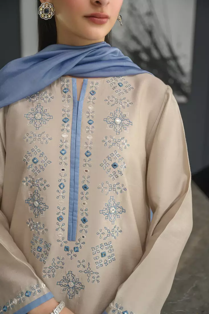 Beige chanderi silk sequence embroidered kurta set with aqua chinon dupatta
