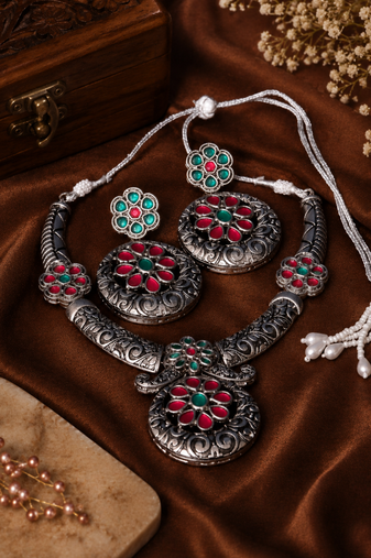 Traditional tribal flower necklace set