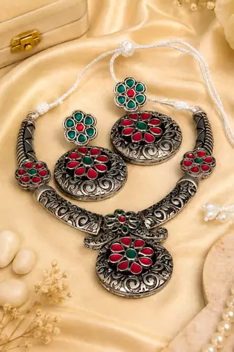 Traditional tribal flower necklace set