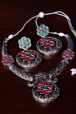 Traditional tribal flower necklace set 4