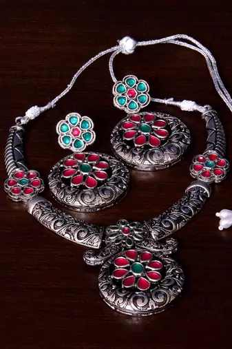 Traditional tribal flower necklace set