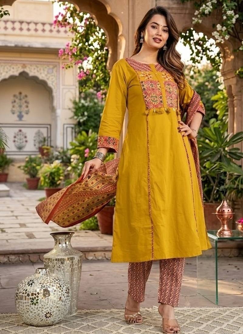 Beautiful mehandi green kurta set with printed pant dupatta