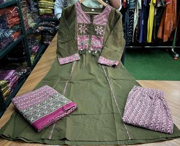 Beautiful green kurta set with printed pant dupatta 5