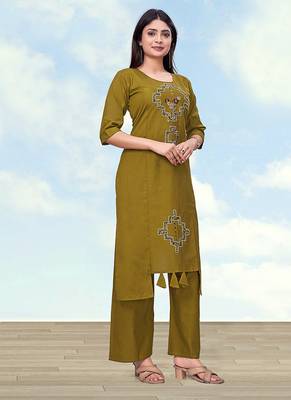 Olive green cotton flex causal regular fit kurti with pant 3