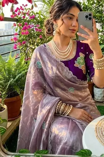 Lavender Color khatli with pearl moti work Sartin Saree