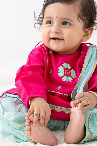 Pink embroidered viscose kurta set
