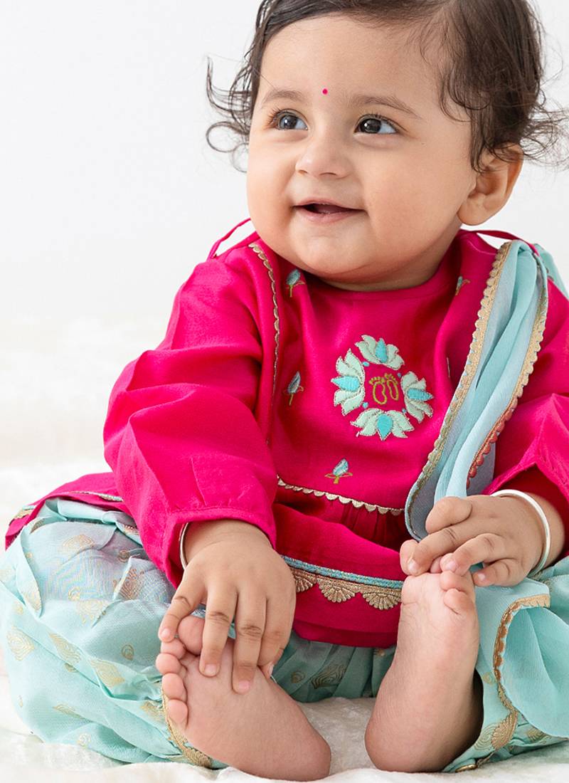 Pink embroidered viscose kurta set