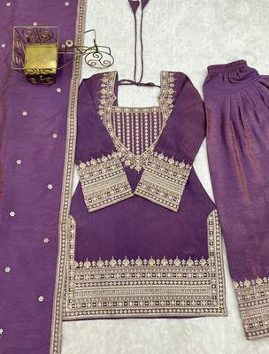 Women   s Onion pink embroidered kurta with patiala pant & dupatta 5
