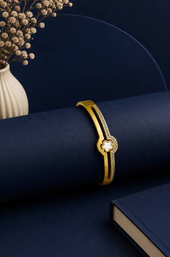 Gold plated anti tarnish cz clover shape bracelet