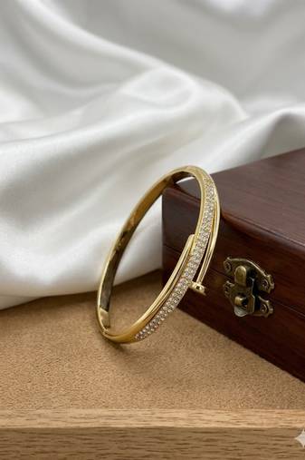 Gold plated anti tarnish cz nail design bracelet