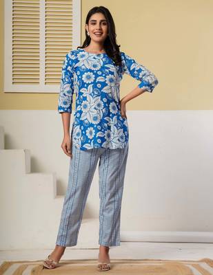 Blue floral printed cotton co-ord set with straight pant for women 3