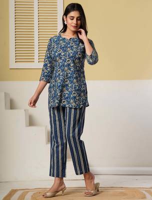 Navy blue floral printed cotton co-ord set with straight pant for women 4