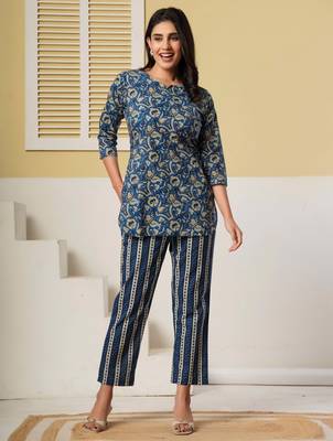 Navy blue floral printed cotton co-ord set with straight pant for women 5