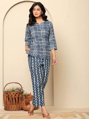Navy-blue floral printed cotton co-ord set with straight pant for women 4