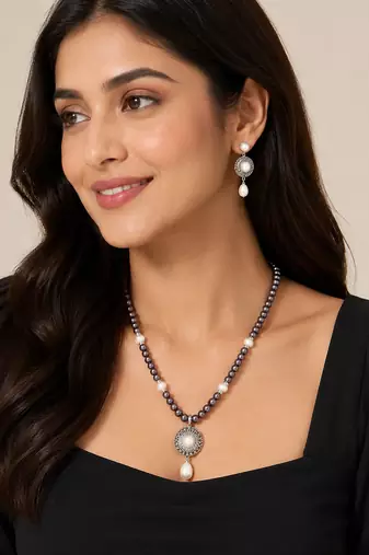 Freshwater Pearl Necklace Set, Single Line, Natural Real Pearls, Black and White, with Matching Earrings