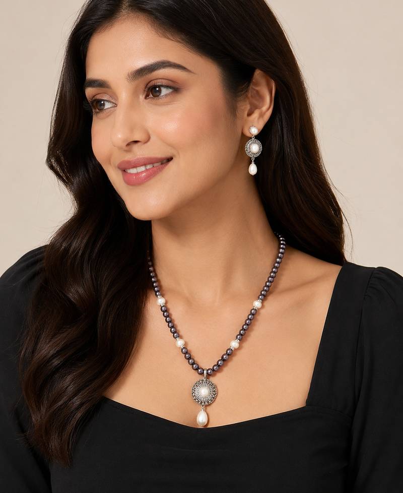 Freshwater Pearl Necklace Set, Single Line, Natural Real Pearls, Black and White, with Matching Earrings