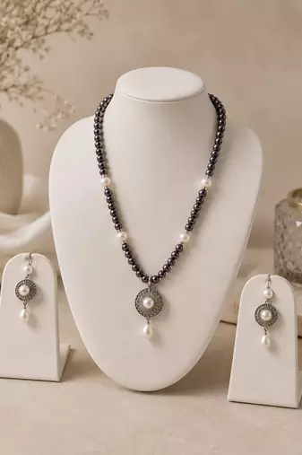 Freshwater Pearl Necklace Set, Single Line, Natural Real Pearls, Black and White, with Matching Earrings