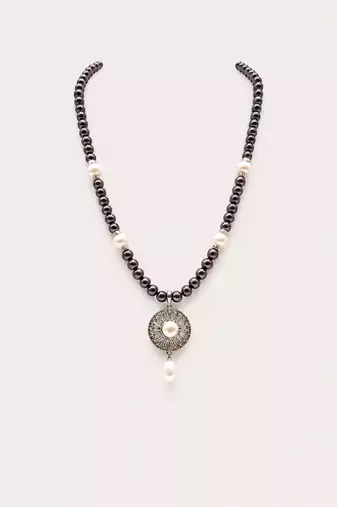 Freshwater Pearl Necklace Set, Single Line, Natural Real Pearls, Black and White, with Matching Earrings