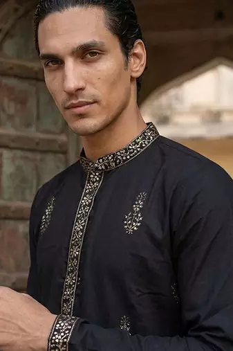 Men black silk blend embroidered straight kurta