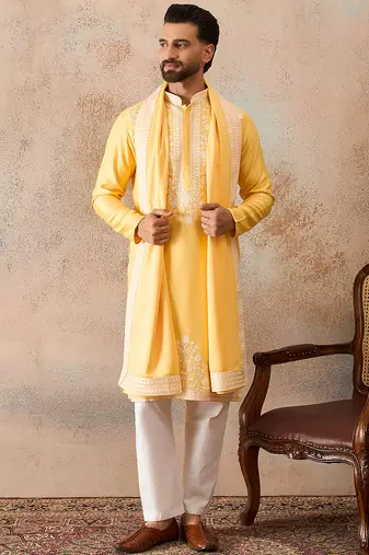 Men yellow silk blend woven design floral straight kurta with dupatta