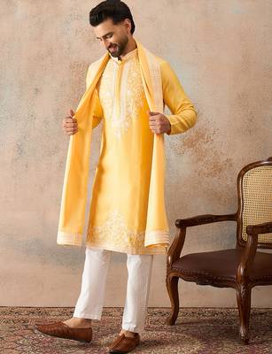 Men yellow silk blend woven design floral straight kurta with dupatta 3