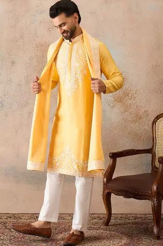 Men yellow silk blend woven design floral straight kurta with dupatta