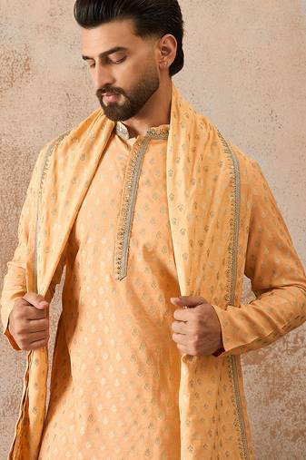 Men peach jacquard woven design floral straight kurta with dupatta