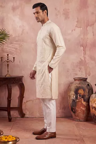 Men off white silk blend embroidered straight kurta sets