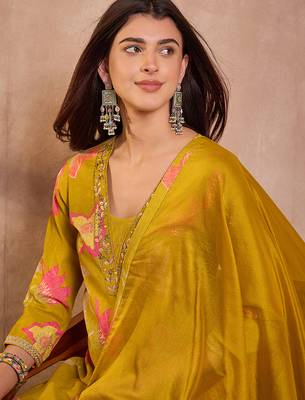 Women yellow viscose floral printed straight kurta sets 2