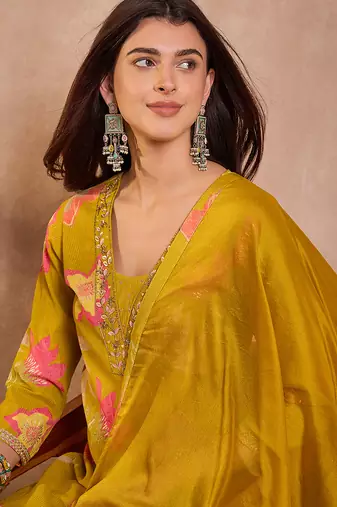 Women yellow viscose floral printed straight kurta sets
