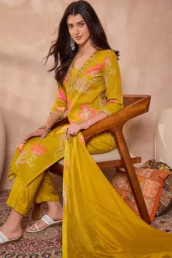Women yellow viscose floral printed straight kurta sets