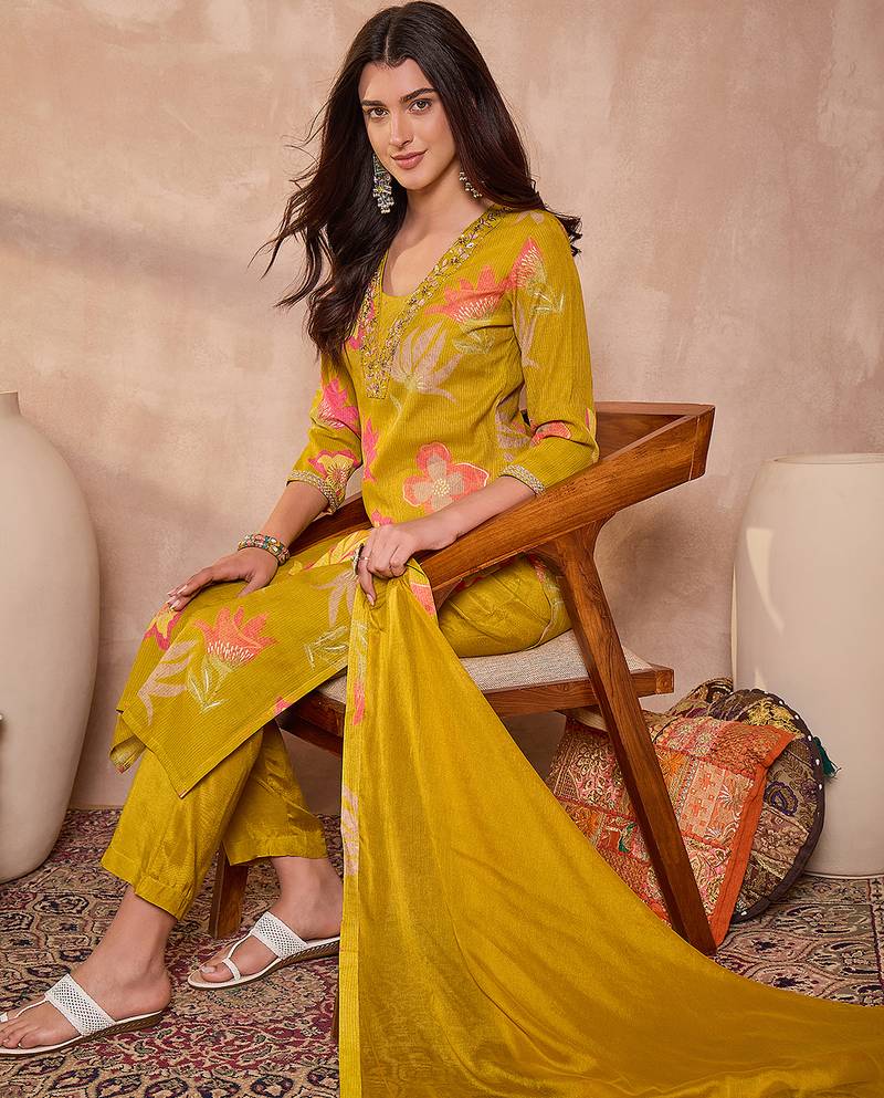 Women yellow viscose floral printed straight kurta sets