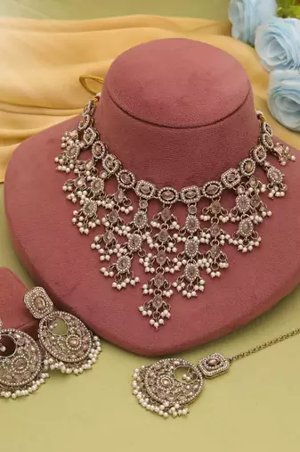 Gold color kundan necklace set