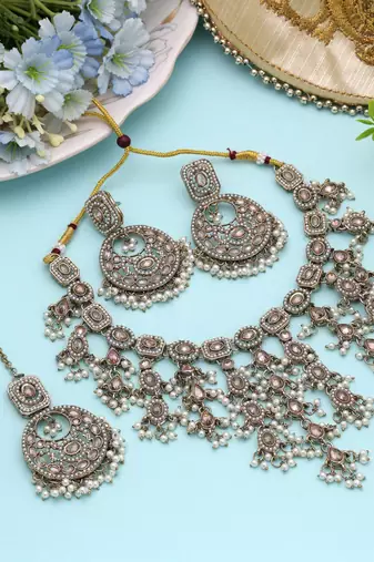 Gold color kundan necklace set