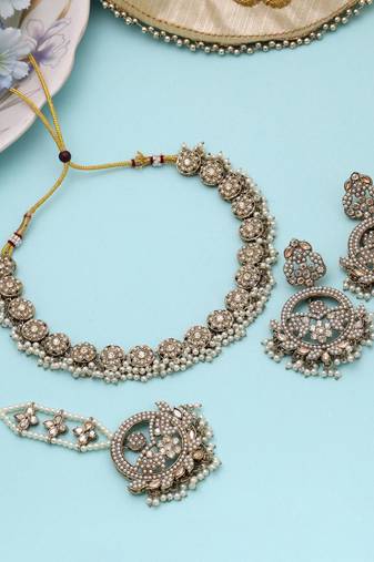 Gold color kundan necklace set