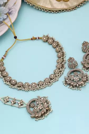 Gold color kundan necklace set