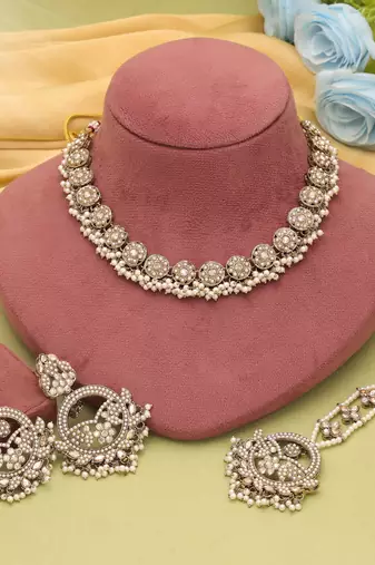 Gold color kundan necklace set