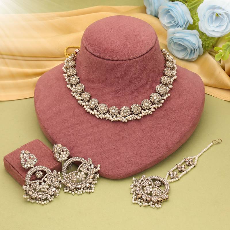 Gold color kundan necklace set