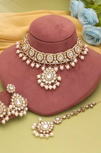 White color kundan necklace set