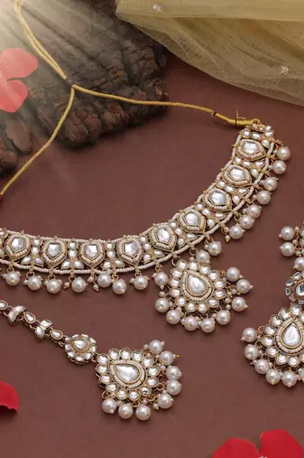 White color kundan necklace set
