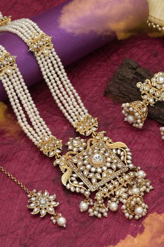 White color long kundan necklace set