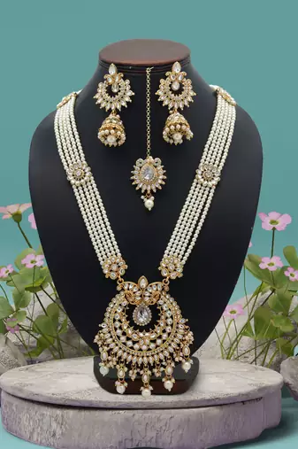 White color long kundan necklace set