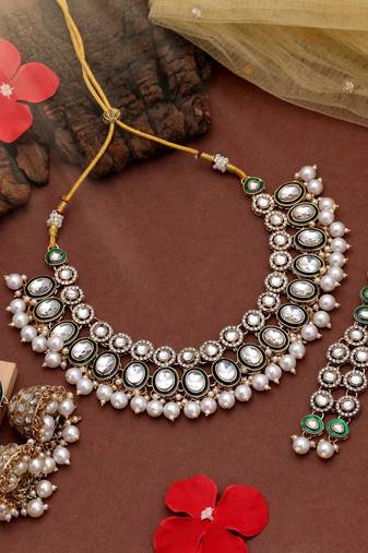 White color kundan necklace set