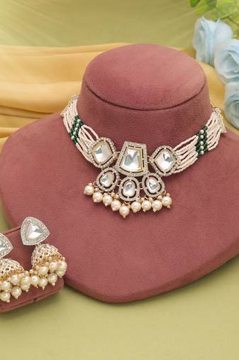 White color choker kundan necklace set