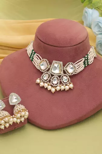White color choker kundan necklace set