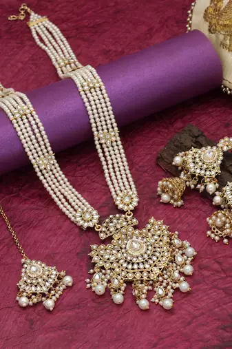 White color long kundan necklace set